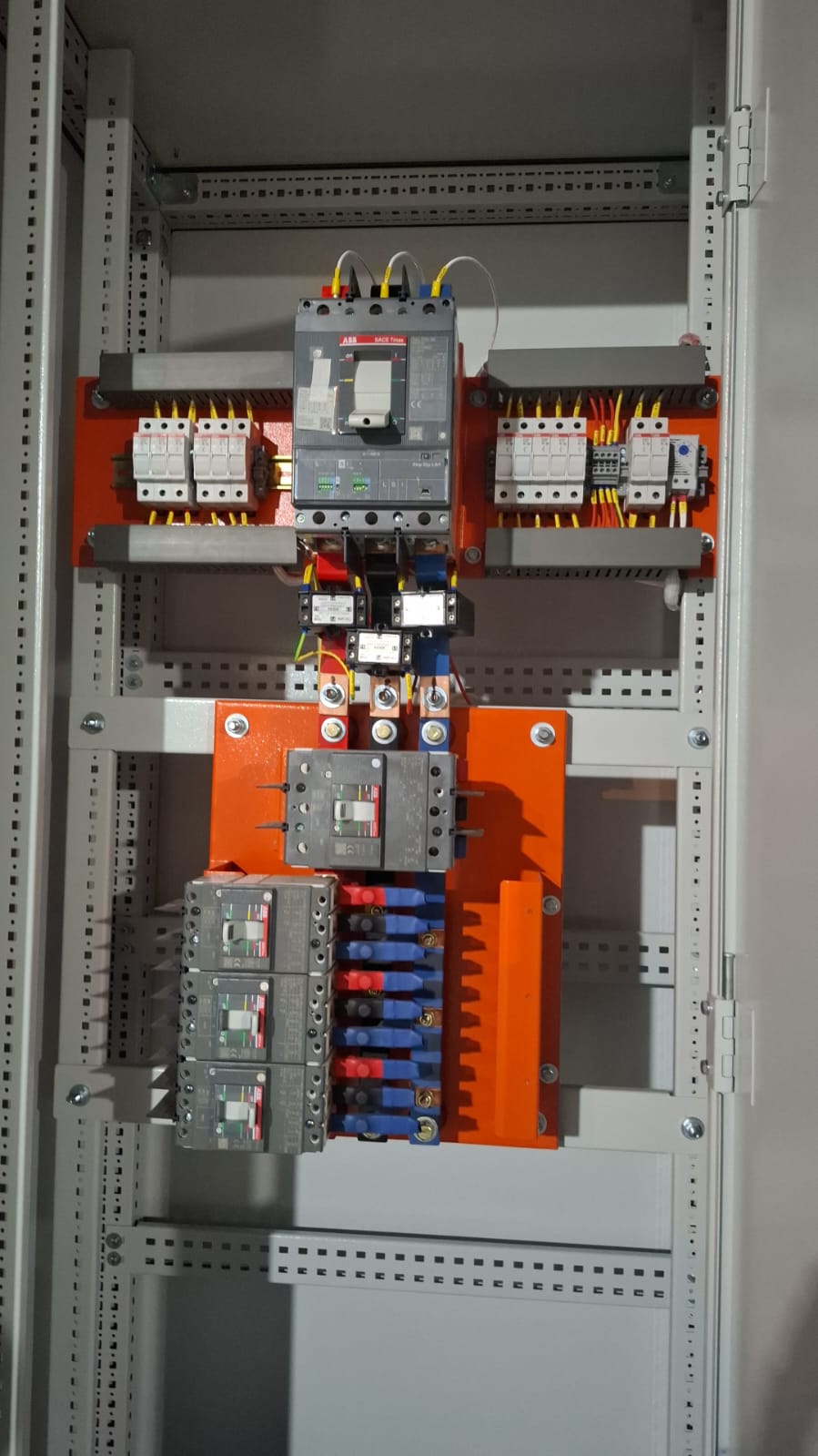 products_1761014292_68f6f21420370.jpg